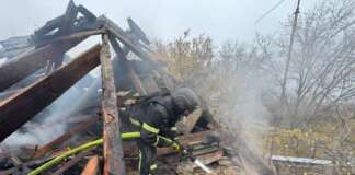 Дві пожежі, які зайнялися через ворожі обстріли, загасили рятувальники у Слов’янську минулої доби