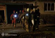 У Дніпрі завершені аварійно-рятувальні роботи на місці багатоповерхівки, в яку вночі влучив ворожий дрон.