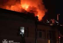 Учора ворог обстріляв місто Дружківка, внаслідок чого виникла пожежа в адміністративній будівлі, яка не функціонує.