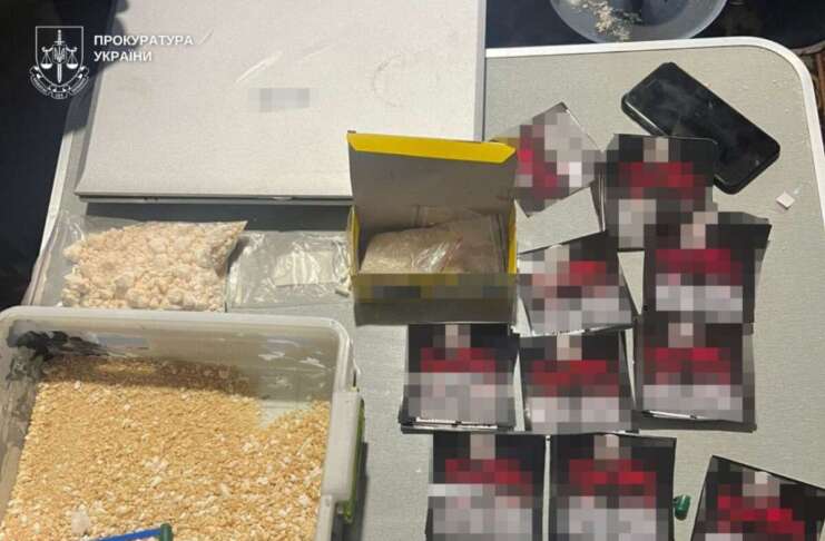Жителю Костянтинівки, який організував поставку психотропів з Дніпра до Краматорська, загрожує до 12 років позбавлення волі
