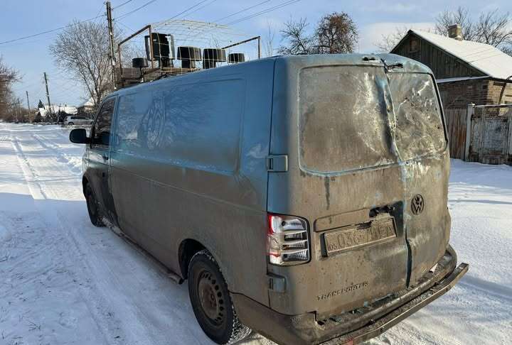 У Костянтинівці ворожий дрон атакував евакуаційне авто, в якому була поранена жінка