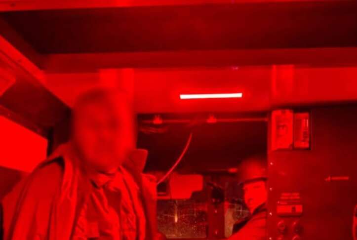 Рятувальники евакуювали до лікарні чоловіка 1954 року, який дістав поранення через російський обстріл Миколаївки минулої доби.